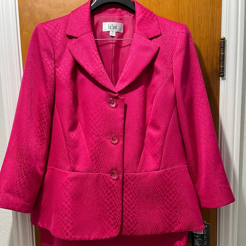 Le Suit Ladies New with Tags size 16 Skirt Suit